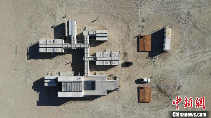 圖為無(wú)人機(jī)航拍火星營(yíng)地。　孫睿 攝