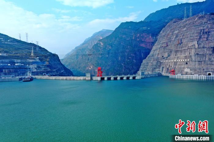 圖為白鶴灘水電站?！∷娝木止﹫D