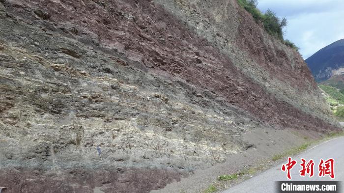 青藏高原東部始新世熱魯盆地的湖相沉積?！≈锌圃呵嗖馗咴?供圖