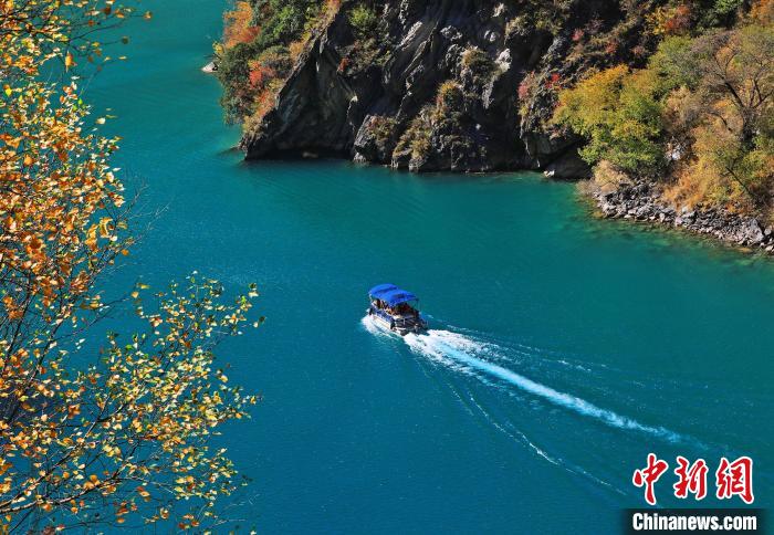 松坪溝風(fēng)光?！『吻搴?攝