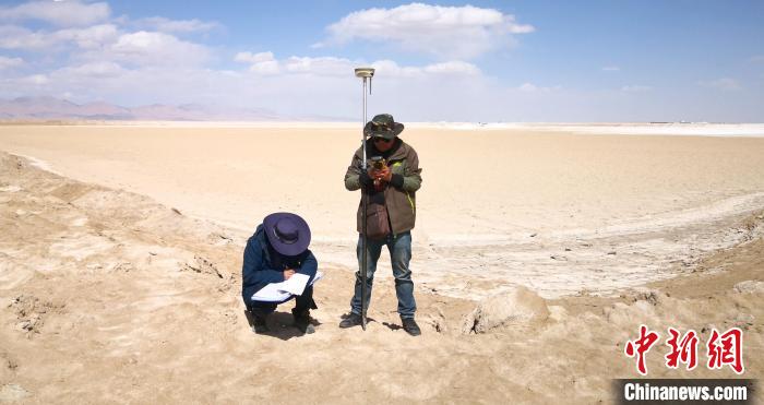 圖為鹽湖礦產(chǎn)資源國情調(diào)查。(資料圖) 柴綜院 供圖