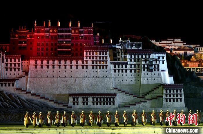 3月17日，西藏拉薩，《文成公主》大型史詩劇演出現(xiàn)場?！±盍?攝