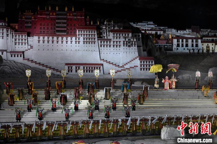 3月17日，西藏拉薩，《文成公主》大型史詩劇演出現(xiàn)場。　李林 攝