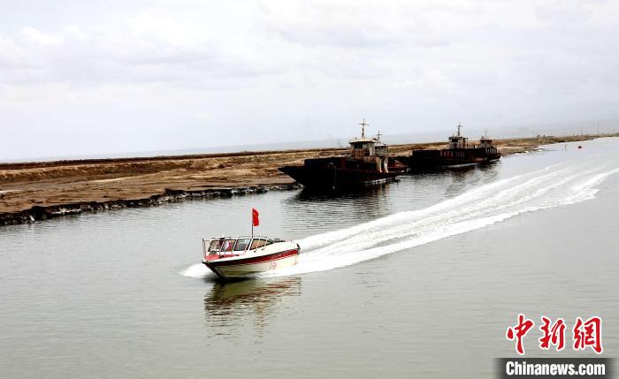 圖為茶卡鹽湖。　薛蒂 攝