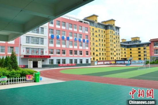 圖為化隆縣第一小學(xué)?！◆?shù)り枴z