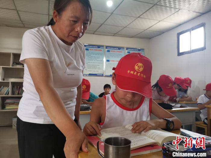 甘肅鄉(xiāng)村巾幗標(biāo)兵干一行愛一行：教書、建勞務(wù)施工隊成“大拿”