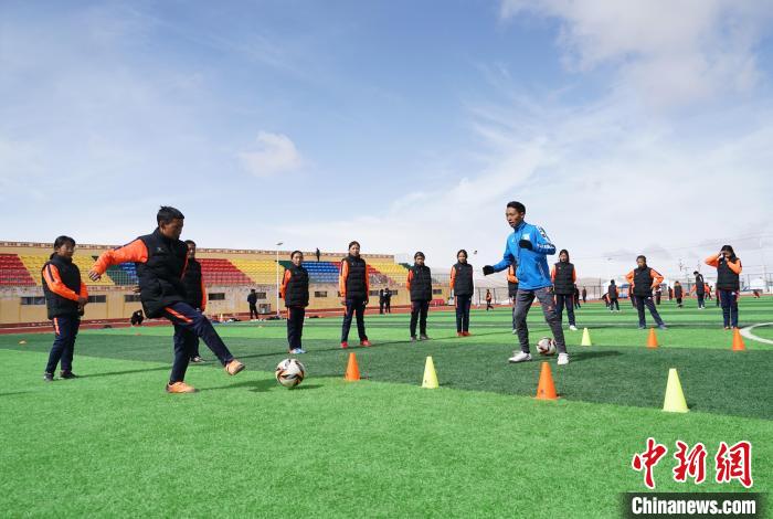 圖為孩子們正在進(jìn)行訓(xùn)練?！●R銘言 攝