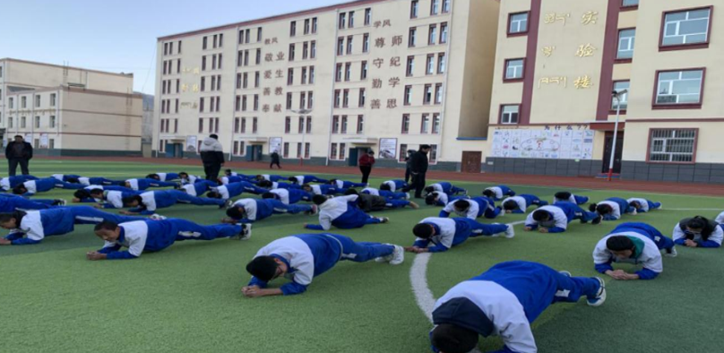 青?，斍撸寒惖剞k班讓孩子享受優(yōu)質(zhì)教育