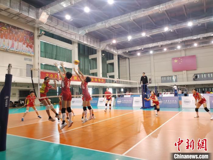 圖為全國青少年女排在天津進(jìn)行集訓(xùn)。　天津體育學(xué)院供圖