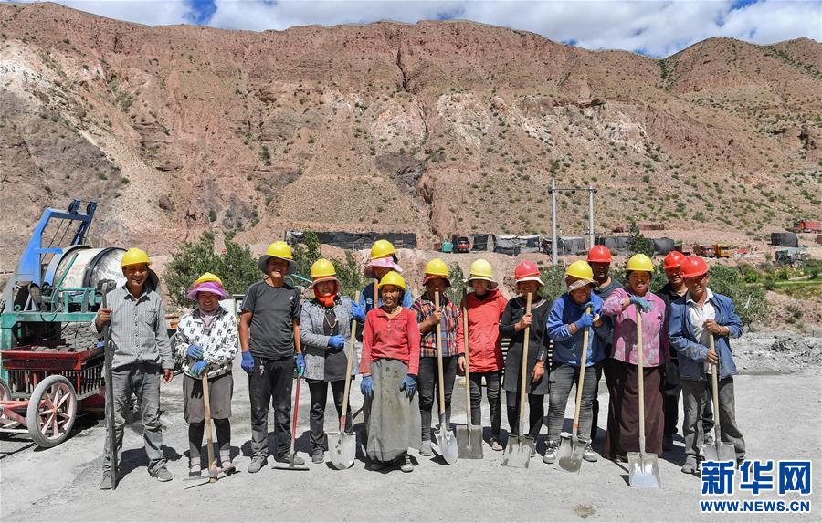 (社會(huì))(7)藏東脫貧影像:為家鄉(xiāng)建設(shè)“添磚加瓦”