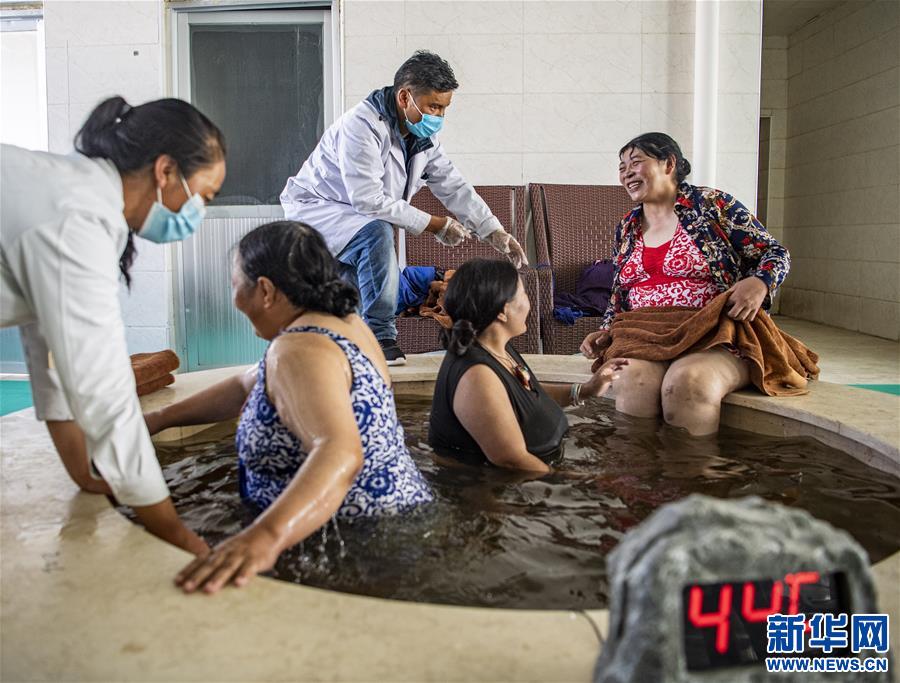 （新華全媒頭條·走向我們的小康生活·圖文互動(dòng)）（10）扎西德勒，我們的新家園——西藏易地扶貧搬遷搬出幸福美好新生活