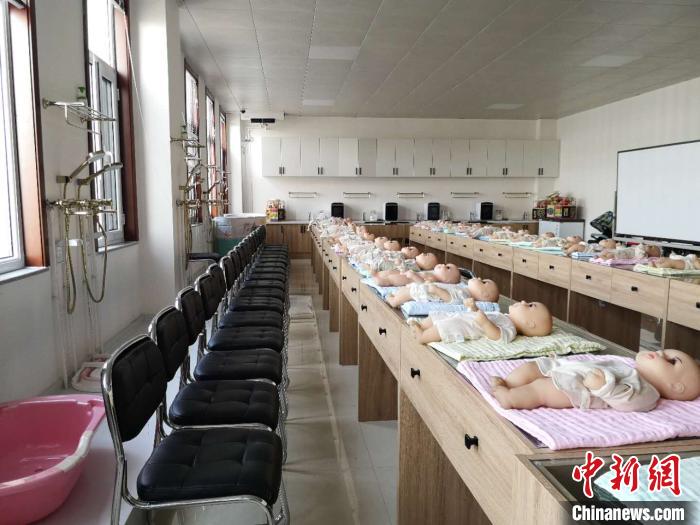 由人社部重點(diǎn)幫扶打造的“天鎮(zhèn)保姆”，已成為全國知名的勞務(wù)輸出品牌?！》尔惙?攝