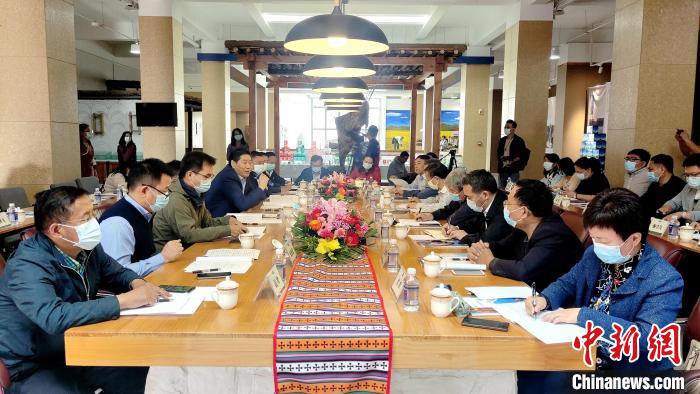 圖為國家糧食產業(yè)(青稞深加工)技術創(chuàng)新分中心在西藏拉薩掛牌儀式現(xiàn)場?！∝暽＠?攝