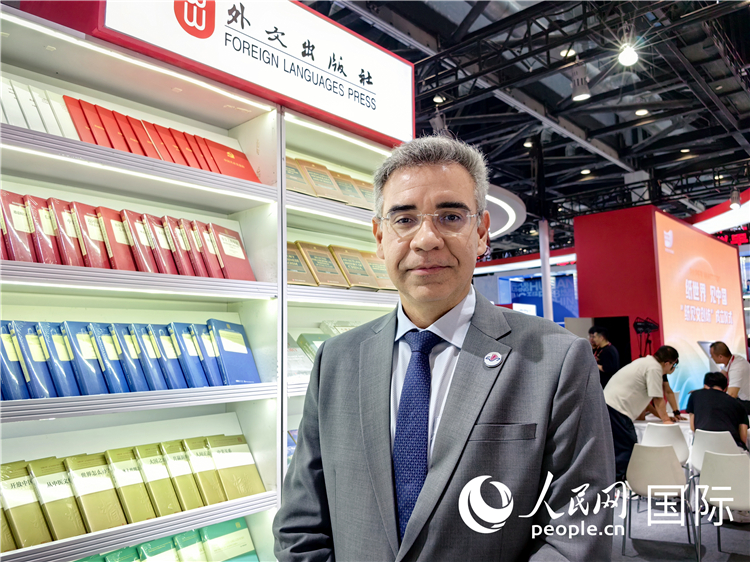 巴西東進(jìn)出版社社長高文勇接受人民網(wǎng)專訪。人民網(wǎng)記者 符園園攝