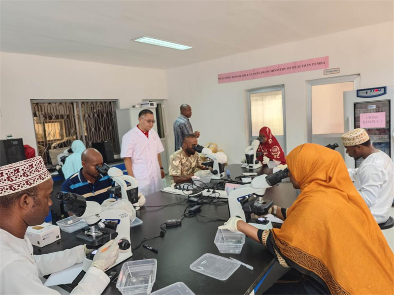 實驗室操作培訓現(xiàn)場。徐張懿攝。（專家組供圖）