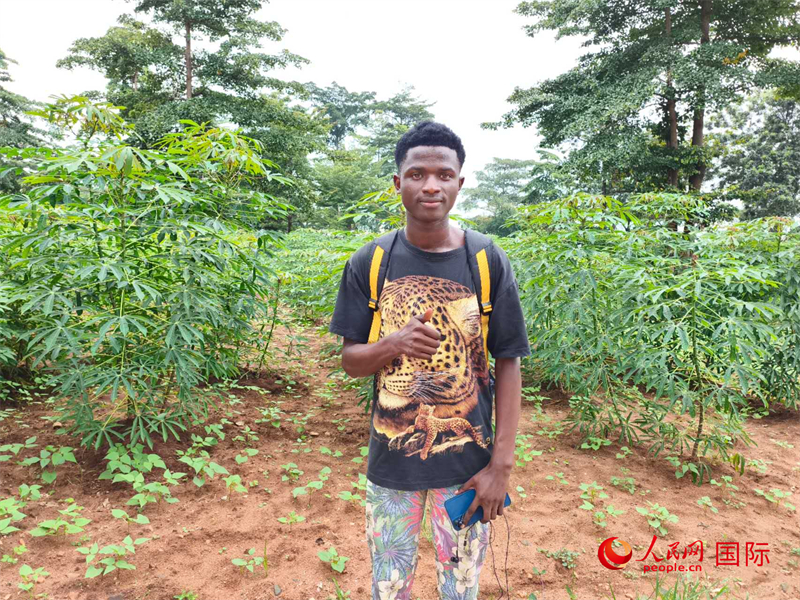 中文系的一位當?shù)貙W(xué)生。 人民網(wǎng)記者 黃培昭攝