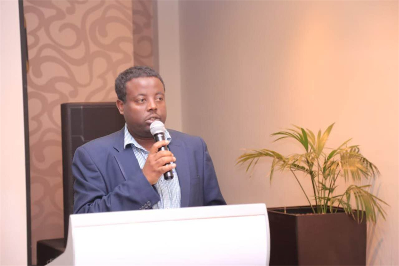 圖為埃塞俄比亞亞的斯亞貝巴大學(xué)政策研究員巴盧·德米西。受訪者供圖