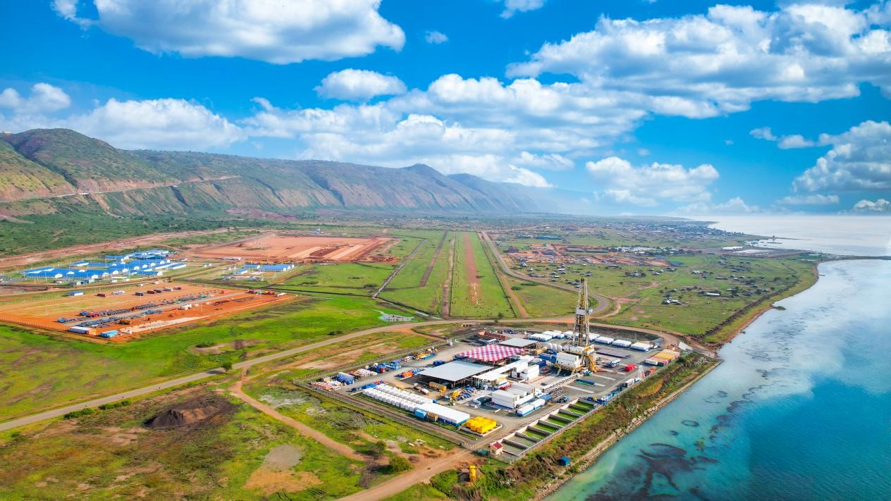 翠鳥油田開發(fā)項(xiàng)目現(xiàn)場(chǎng)航拍圖。田雨攝