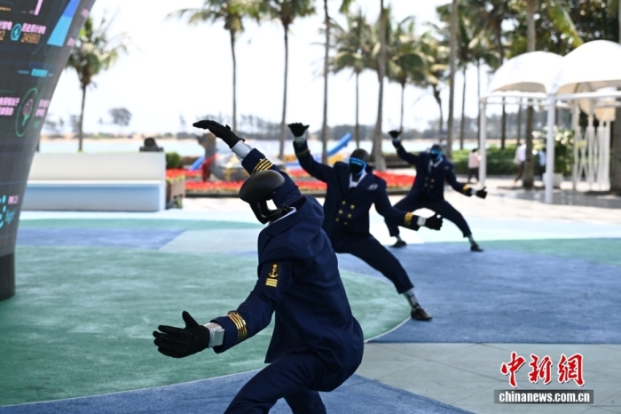 3月24日，海南博鰲，機(jī)器人進(jìn)行舞蹈表演。博鰲亞洲論壇2026年年會于3月24日至27日在海南博鰲舉行。<a target='_blank' href='/'><p  align=