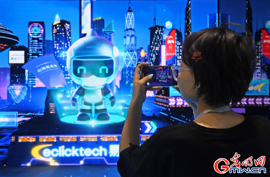 組圖丨AI、網(wǎng)絡(luò)安全、跨境電商……數(shù)字經(jīng)濟(jì)如此 “陜”耀