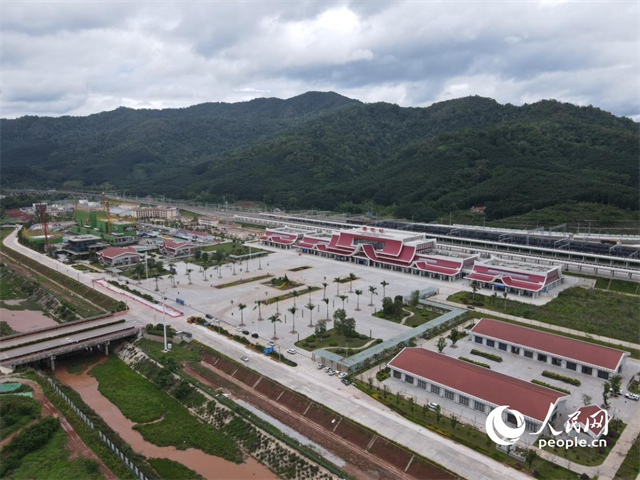 航拍云南磨憨口岸。 人民網(wǎng)記者 符皓攝