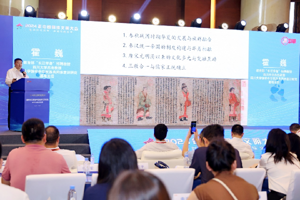 講好中華民族共同體故事，讓網(wǎng)絡(luò)“連心”更“聚心”