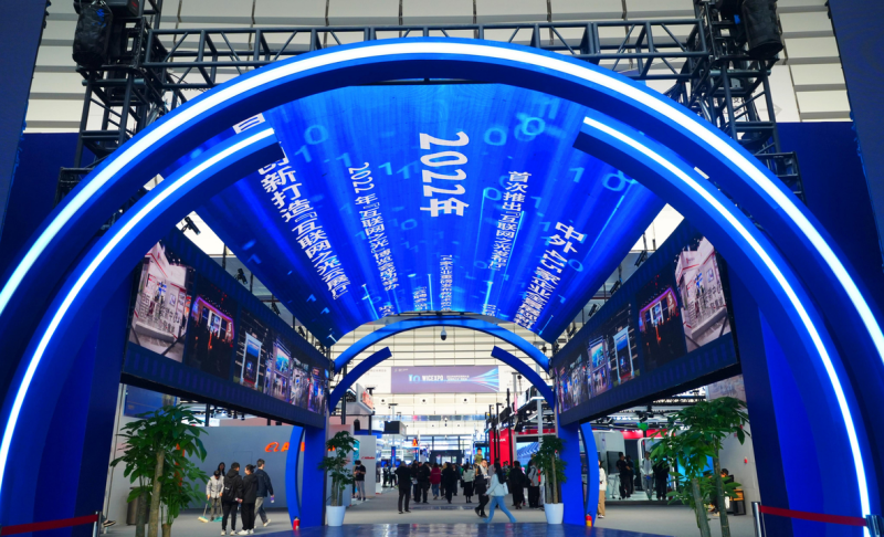 【烏鎮(zhèn)觀潮】加速智慧互聯(lián)，從“枕水烏鎮(zhèn)”駛向“數(shù)字藍?！? oldsrc=