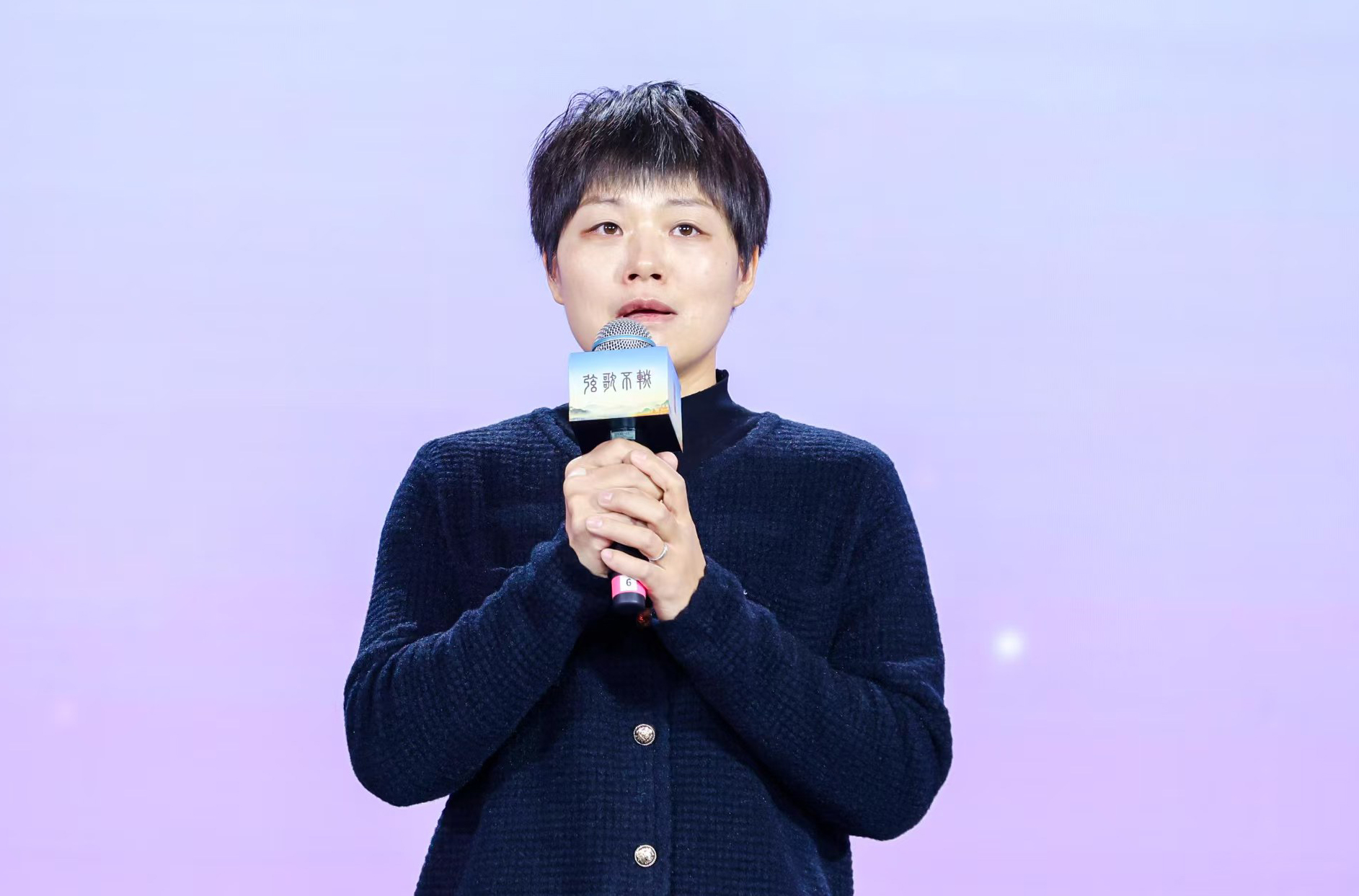 “中國(guó)好人”欒留偉妻子薛巧艷。人民視頻供圖。