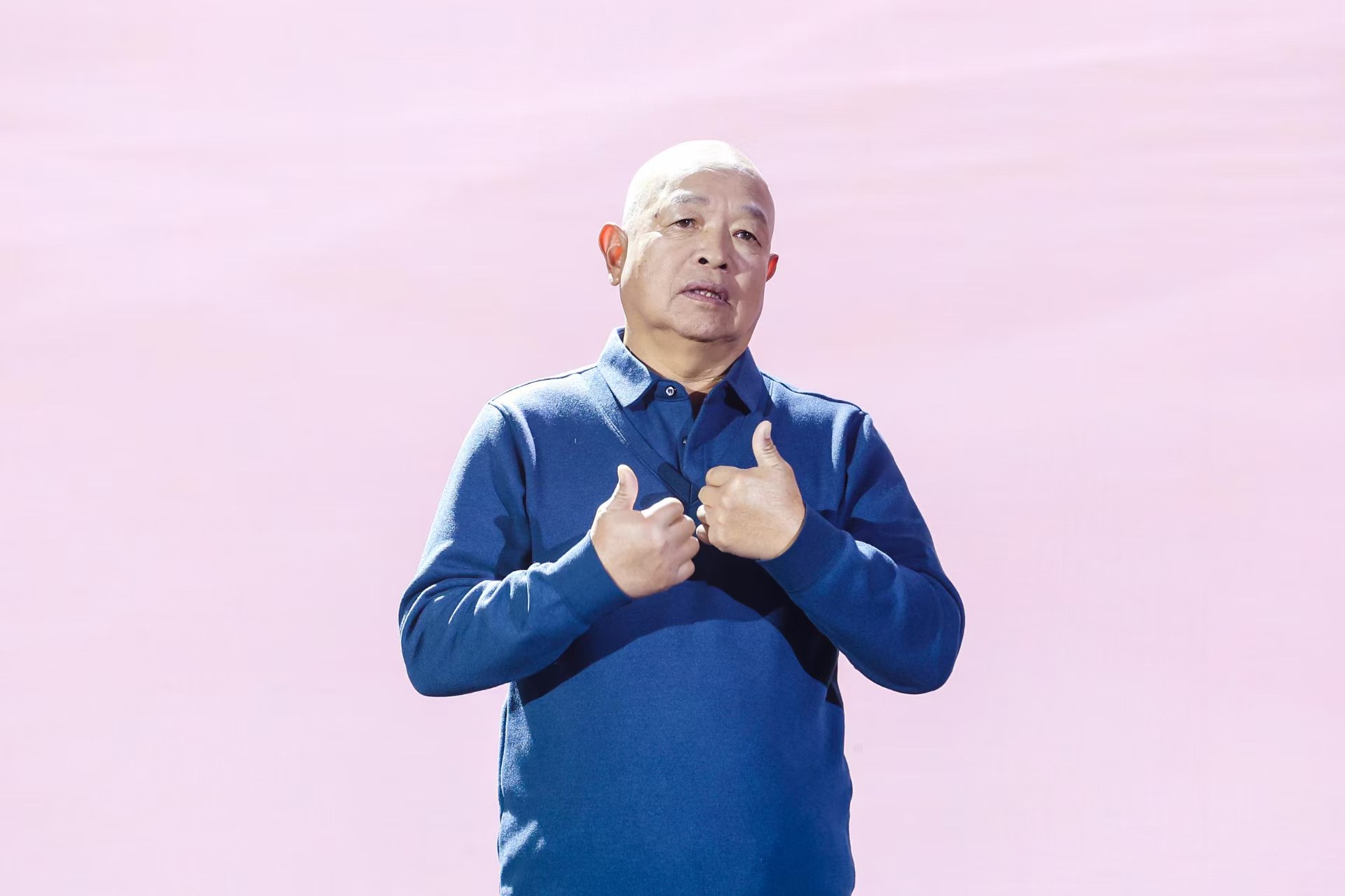 “山東好人”、煙臺市無聲洗車場經(jīng)理柳興濤。人民視頻供圖。