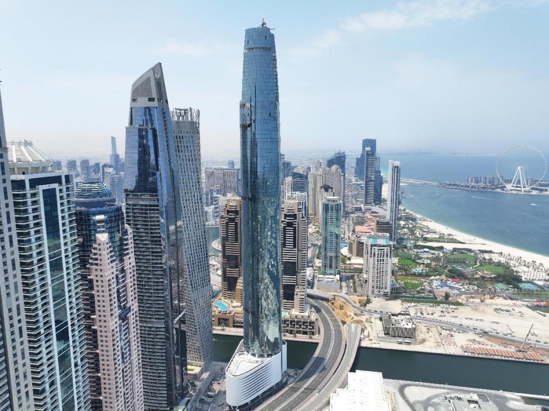 圖中最高建筑即為迪拜藍(lán)天酒店。中鐵十八局供圖
