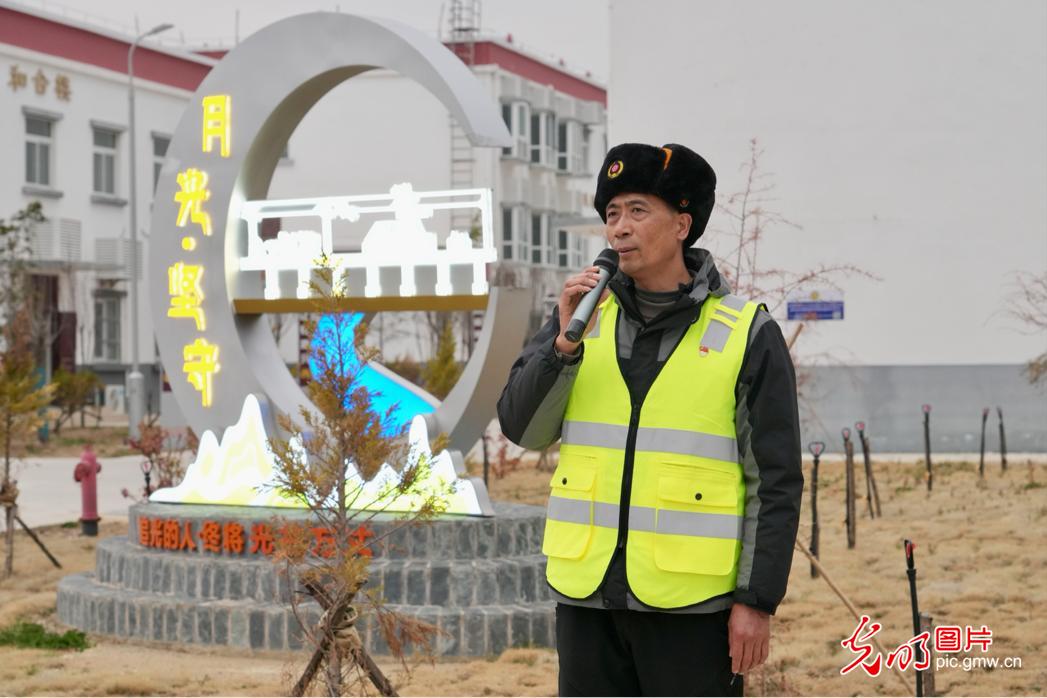 【發(fā)現(xiàn)最美鐵路】云端上的“毫米級”守護者——麗香鐵路養(yǎng)護工