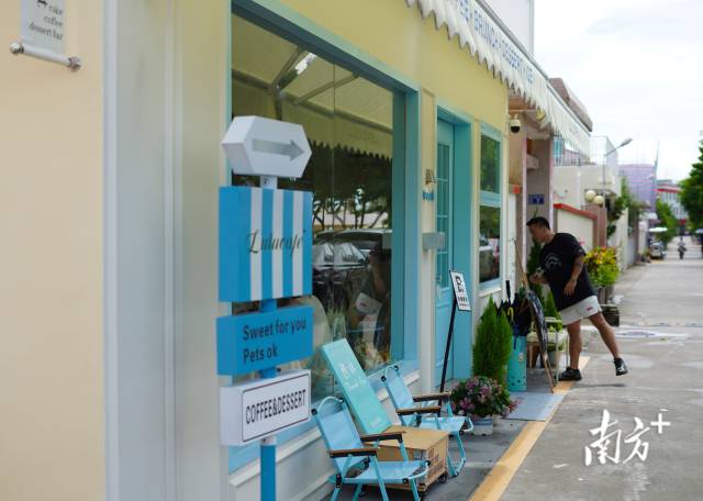 崖口村的網(wǎng)紅咖啡店。