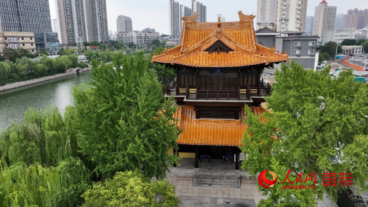 黃樓外觀(guān)。人民網(wǎng)記者 余樂(lè)攝