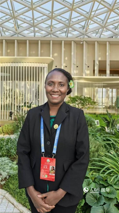 所羅門群島婦女、青年、兒童與家庭事務(wù)部新聞發(fā)言人尼祿·凡科莎接受人民網(wǎng)采訪。 人民網(wǎng) 吳詩敏攝