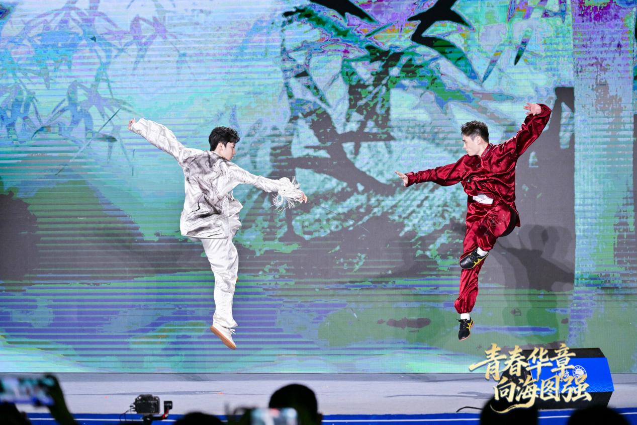 全運(yùn)健兒劉德文、紀(jì)豪（左）帶來(lái)“青春有我”的澎湃活力。主辦方供圖