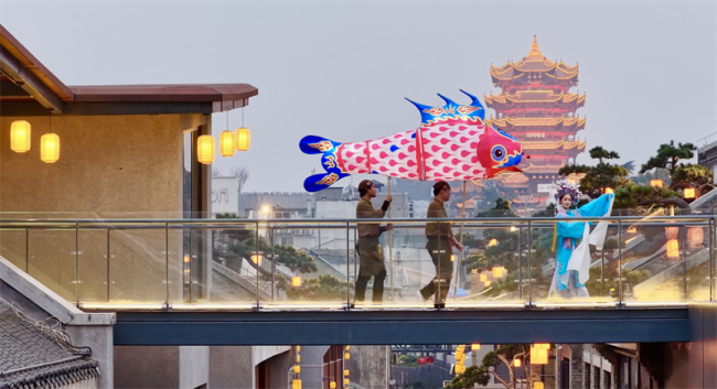 演員天臺(tái)上表演。武漢市武昌區(qū)委宣傳部供圖