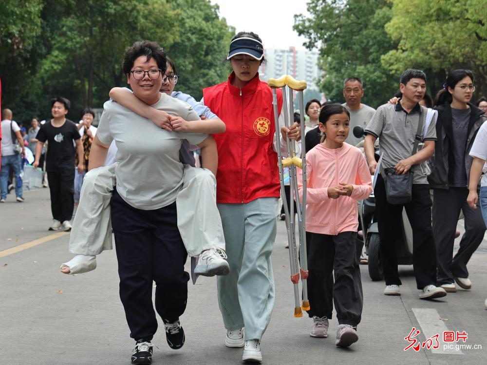 【聚焦高考 逐夢今夏】學子執(zhí)筆追夢，各方同心護航