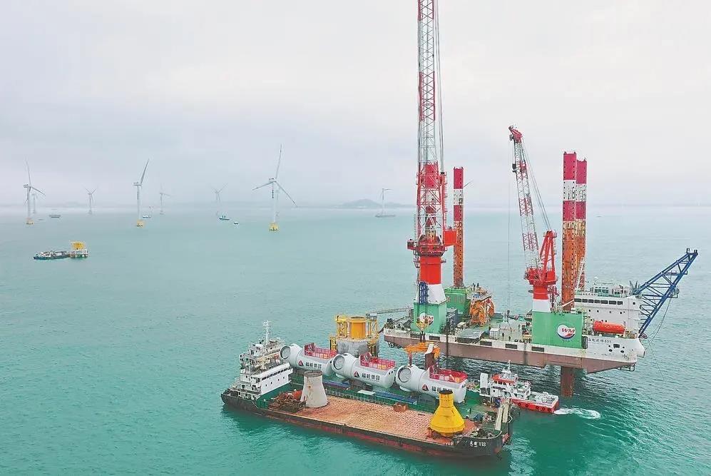 福能集團(tuán)曾是“一煤獨(dú)大”的老國(guó)企，近年來(lái)積極轉(zhuǎn)型，布局新能源、新材料、醫(yī)療健康等領(lǐng)域。圖為福能集團(tuán)三川海上風(fēng)電項(xiàng)目。（資料圖片）