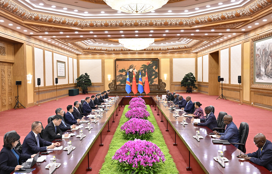 9月2日上午，國(guó)家主席習(xí)近平在北京人民大會(huì)堂會(huì)見來(lái)華出席中非合作論壇北京峰會(huì)的剛果（金）總統(tǒng)齊塞克迪。