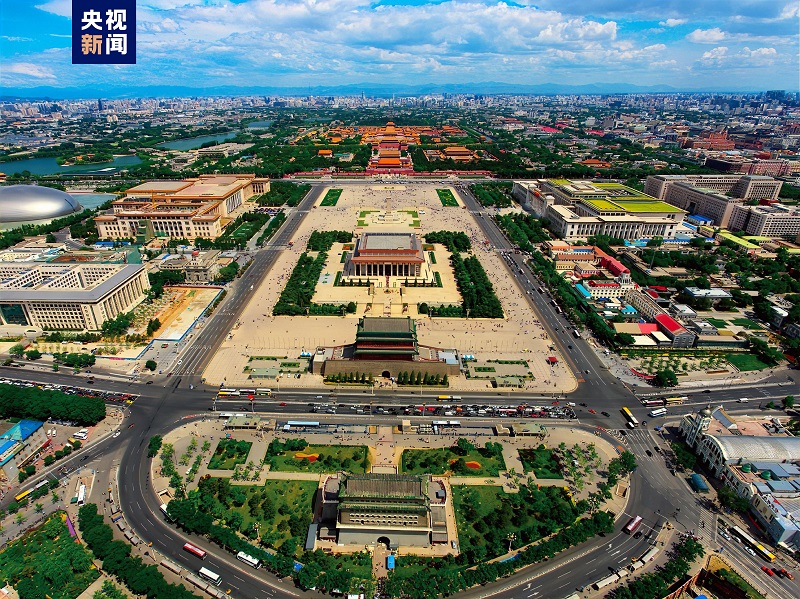 △全長7.8公里的北京中軸線上，分布有鐘鼓樓、景山、故宮等15處遺產(chǎn)構(gòu)成要素。