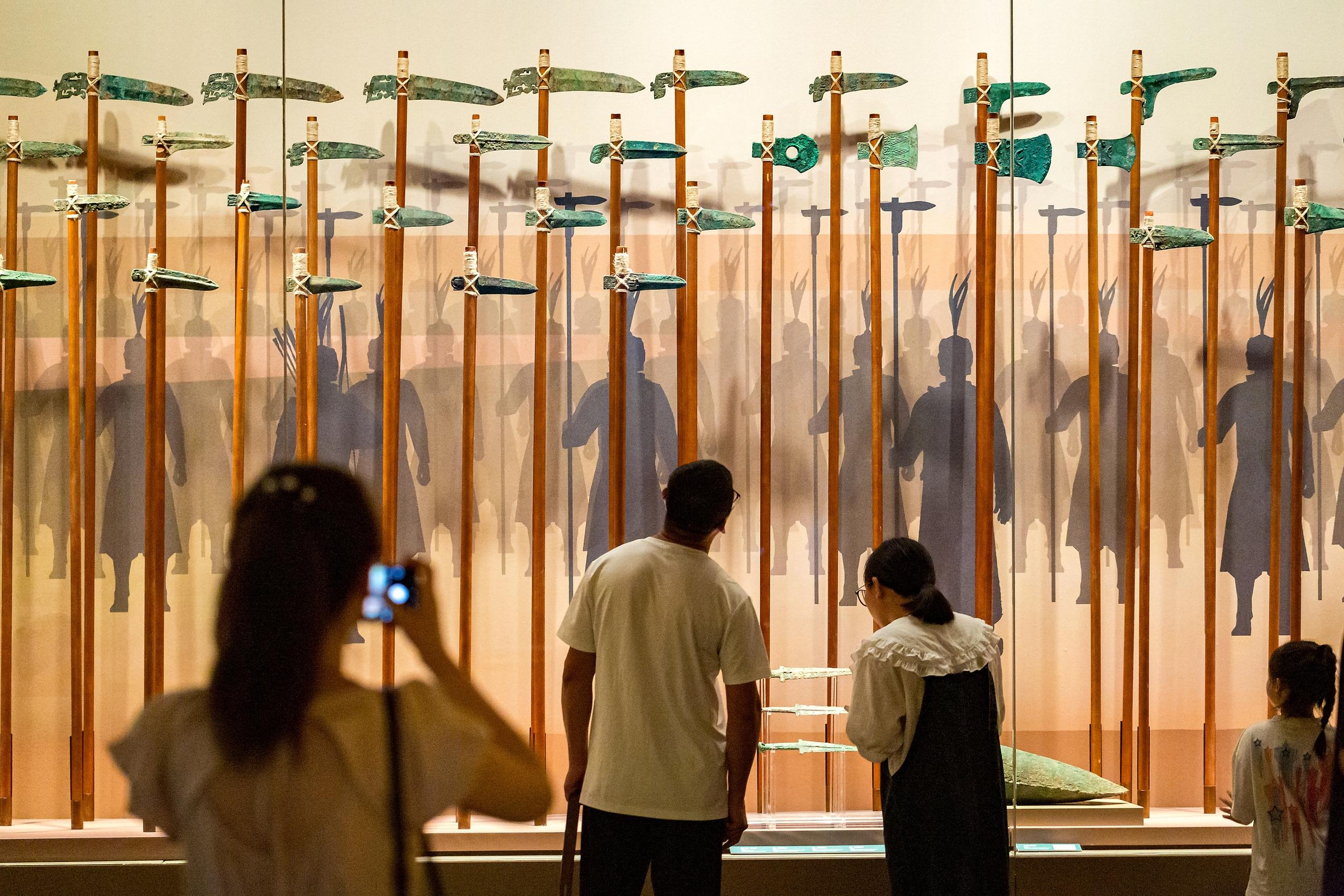 △2024年8月25日，游客在河南省安陽市殷墟博物館參觀。