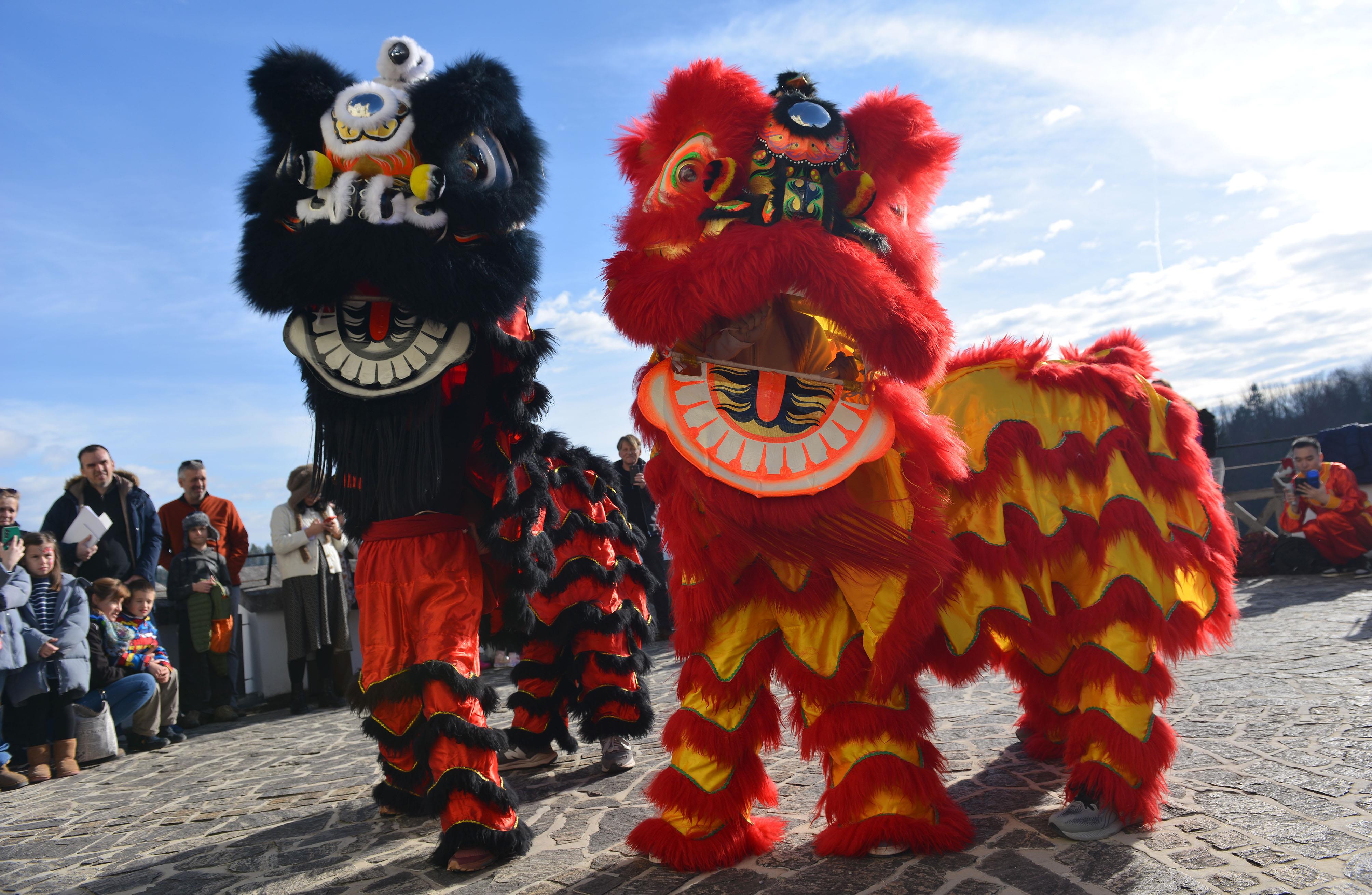 △當(dāng)?shù)貢r(shí)間2024年2月4日，克羅地亞克拉皮納，薩格勒布大學(xué)孔子學(xué)院舉辦一系列活動(dòng)，迎接中國農(nóng)歷龍年春節(jié)。