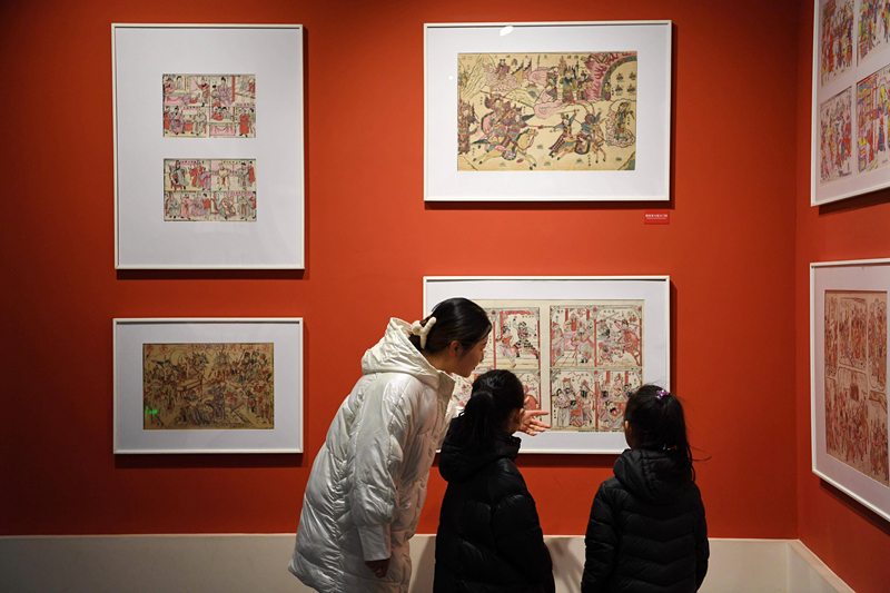 2023年2月3日，游客在河北武強(qiáng)年畫博物館參觀。