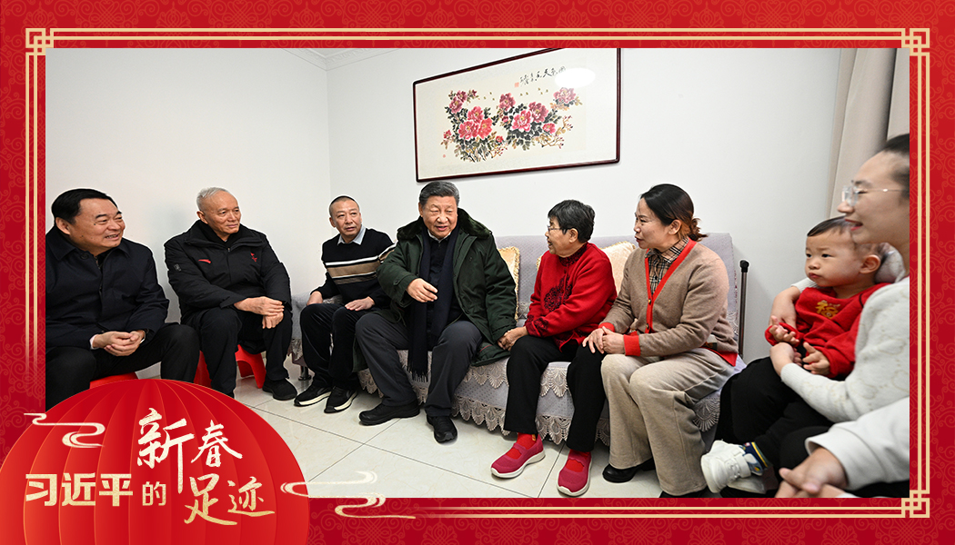 2025年1月23日，農(nóng)歷新年前夕，習(xí)近平總書記在遼寧沈陽(yáng)大東區(qū)長(zhǎng)安街道長(zhǎng)安小區(qū)考察時(shí)，走進(jìn)居民郎素蘭家中看望。