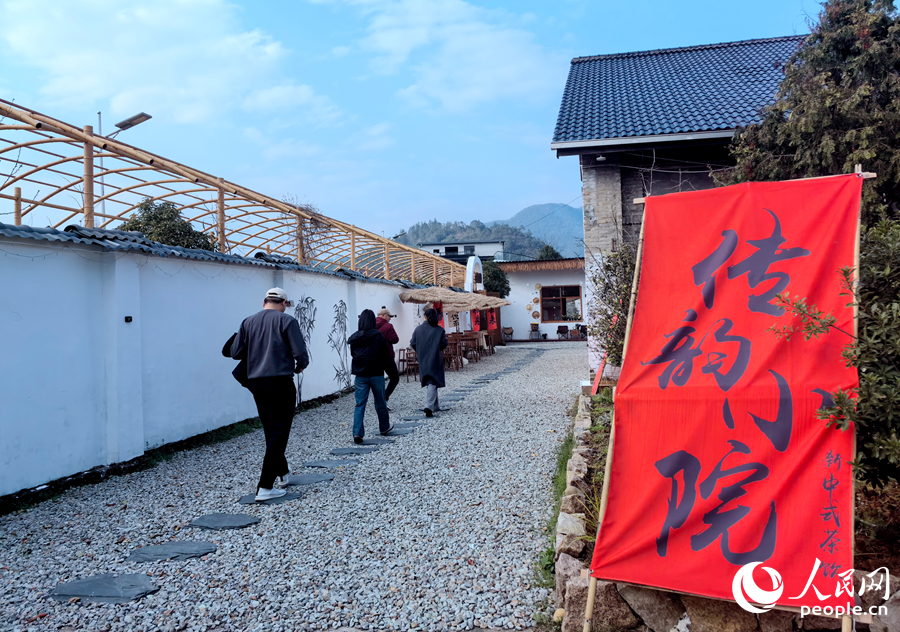 舊茶廠改造后的“傳韻小院”新中式茶館。人民網記者 林曉麗攝