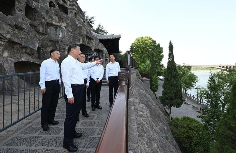 2025年5月19日至20日，中共中央總書(shū)記、國(guó)家主席、中央軍委主席習(xí)近平在河南考察。這是19日下午，習(xí)近平在洛陽(yáng)龍門石窟考察。新華社記者 謝環(huán)馳 攝