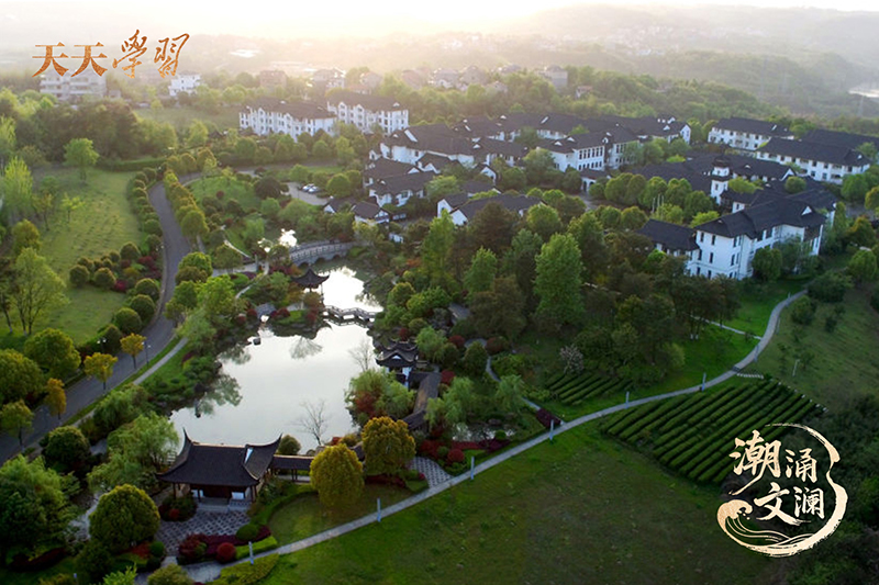 如今，越劇不僅活躍在嵊州人日常生活的一個個角落，也深深烙印在嵊州人的精神血脈之中。圖為古色古香的嵊州越劇藝術(shù)學(xué)校。