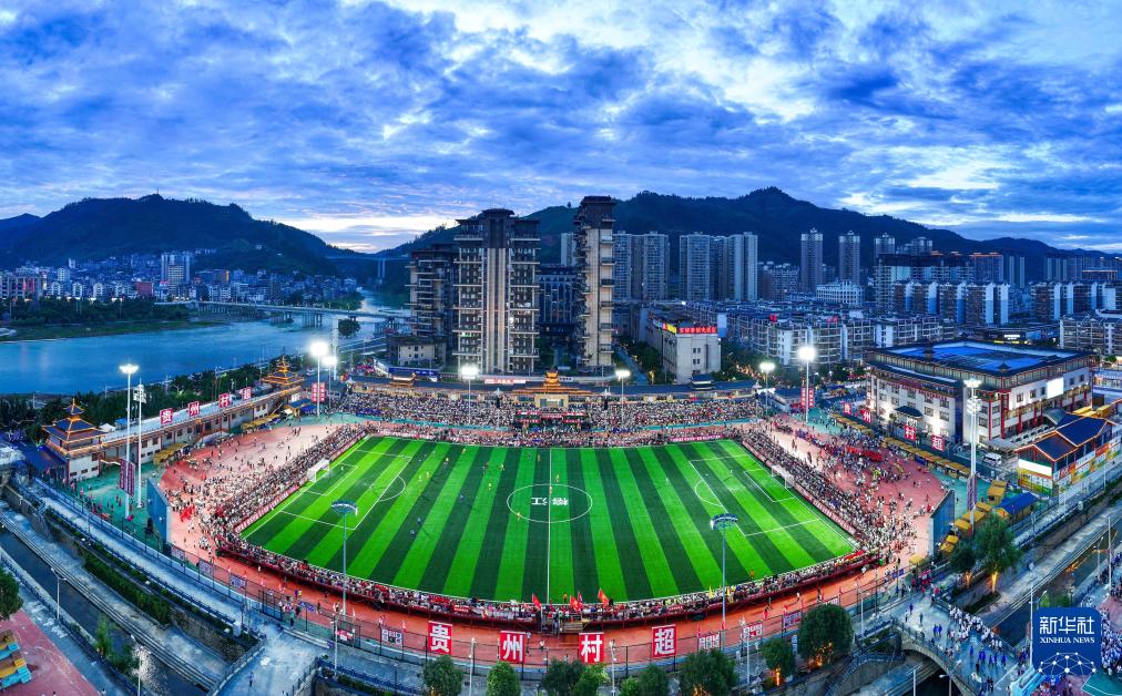 這是2025年8月23日拍攝的首屆“村超”全國(guó)賽總決賽現(xiàn)場(chǎng)。新華社記者楊文斌攝