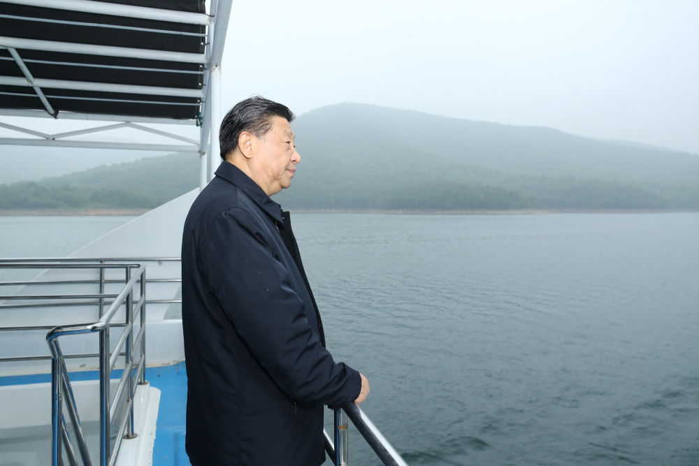 2021年5月13日下午，習(xí)近平總書記在河南南陽乘船考察丹江口水庫。