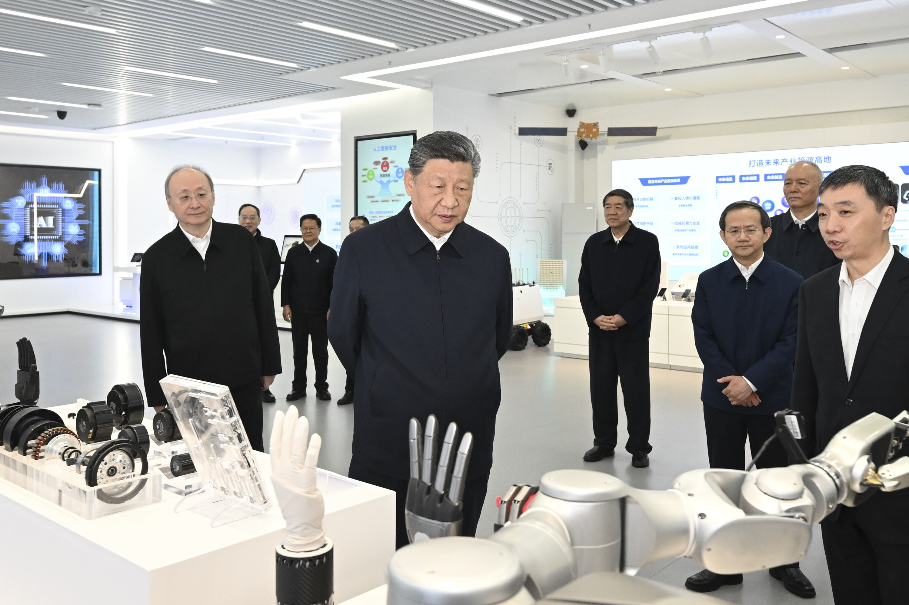 △ 2026年2月9日，習(xí)近平總書記在位于北京亦莊的國家信創(chuàng)園考察。